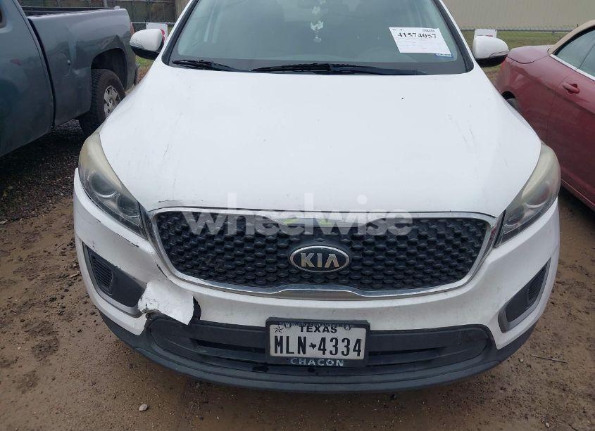 Photo 10 of 2017 Kia Sorento 2.4L LX (VIN 5XYPG4A30HG217662)