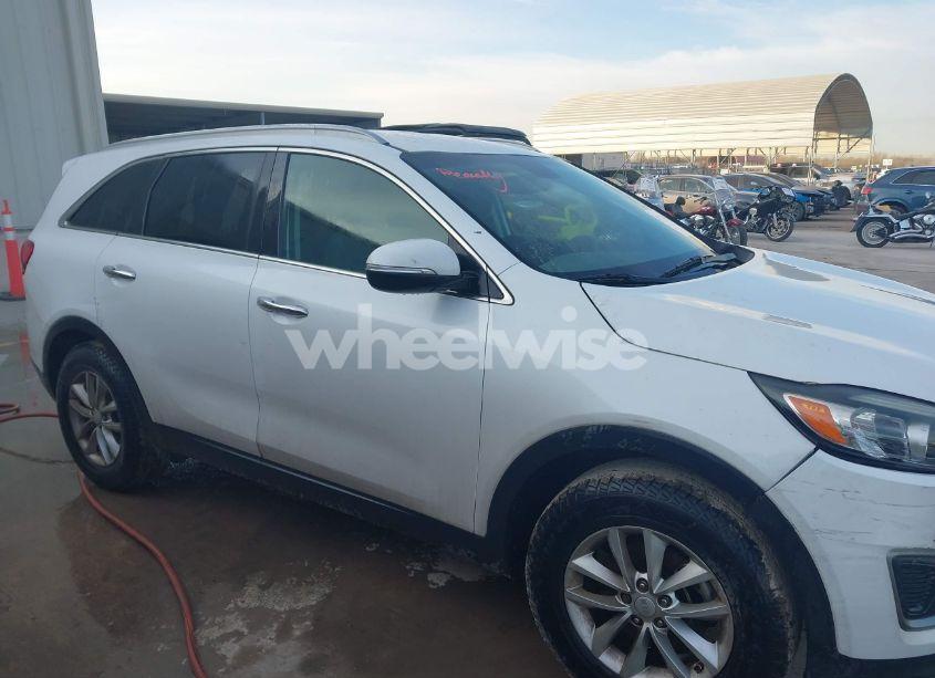 Photo 13 of 2017 Kia Sorento 2.4L LX (VIN 5XYPG4A30HG217662)