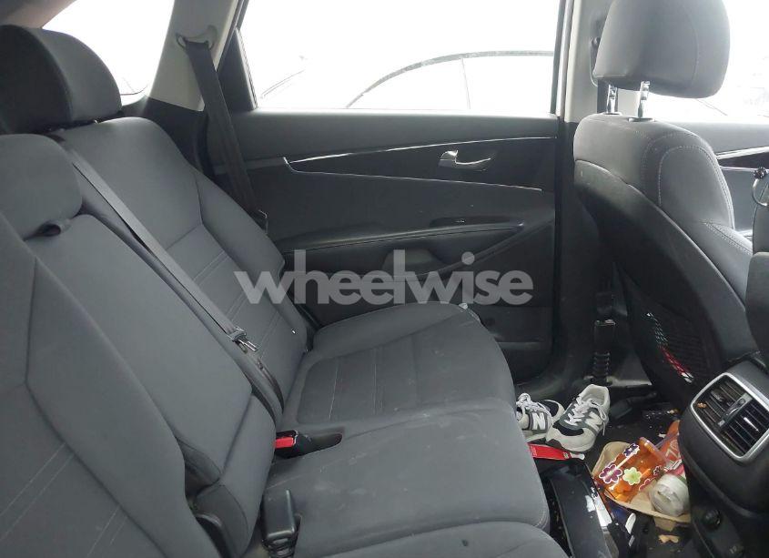 Photo 8 of 2017 Kia Sorento 2.4L LX (VIN 5XYPG4A30HG217662)