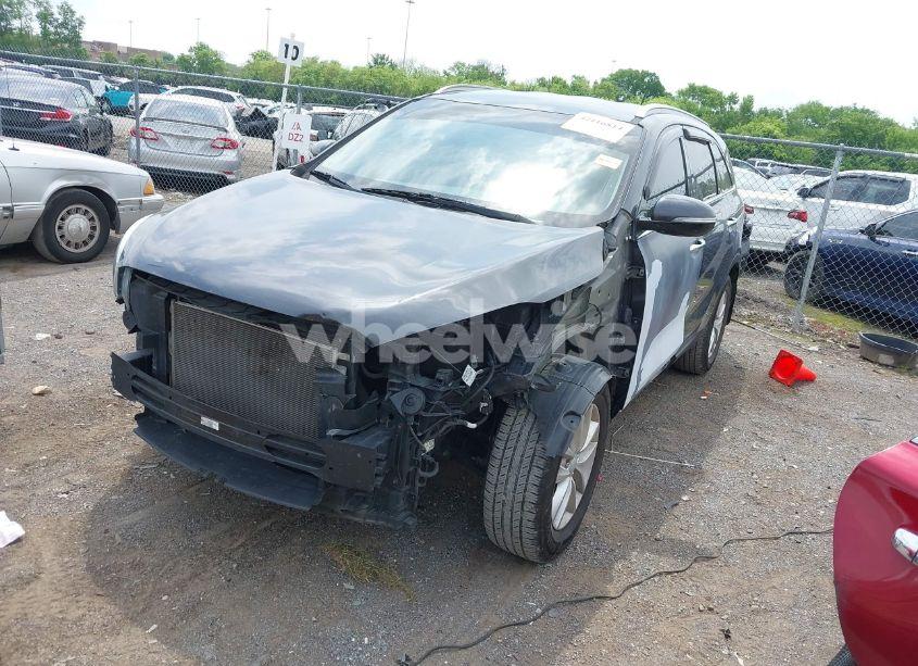 Photo 2 of 2017 Kia Sorento 2.4L LX (VIN 5XYPG4A30HG233327)