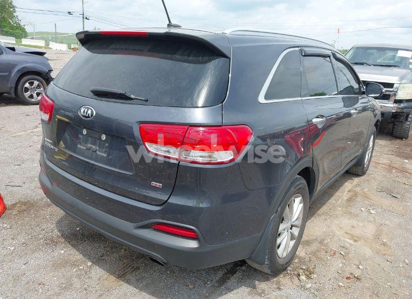 Photo 4 of 2017 Kia Sorento 2.4L LX (VIN 5XYPG4A30HG233327)