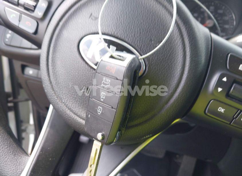 Photo 11 of 2017 Kia Sorento 2.4L LX (VIN 5XYPG4A30HG237815)