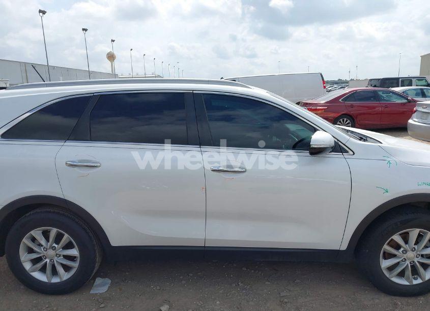 Photo 14 of 2017 Kia Sorento 2.4L LX (VIN 5XYPG4A30HG237815)