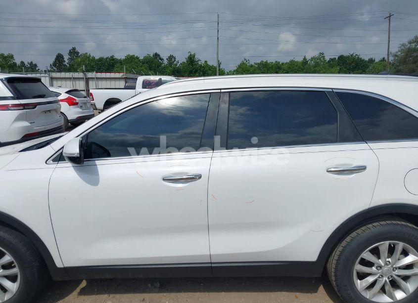 Photo 15 of 2017 Kia Sorento 2.4L LX (VIN 5XYPG4A30HG237815)