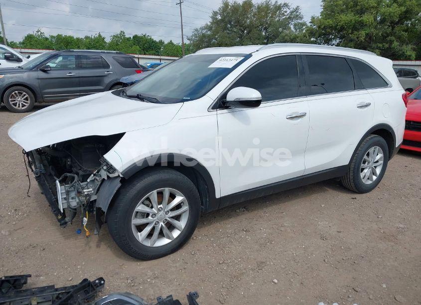Photo 2 of 2017 Kia Sorento 2.4L LX (VIN 5XYPG4A30HG237815)