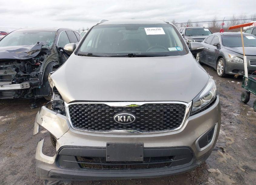 Photo 13 of 2017 Kia Sorento 2.4L LX (VIN 5XYPG4A30HG266909)