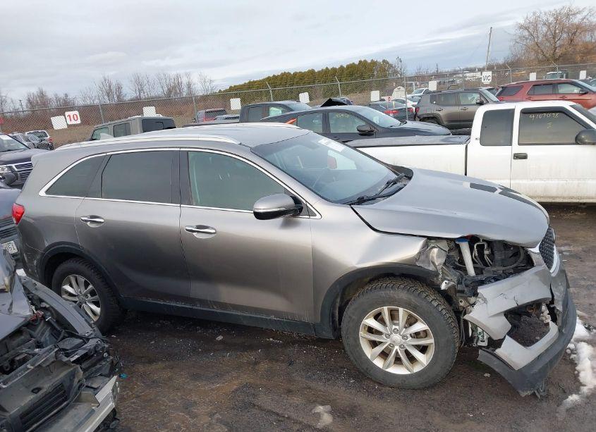 Photo 14 of 2017 Kia Sorento 2.4L LX (VIN 5XYPG4A30HG266909)