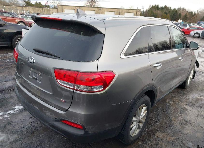 Photo 4 of 2017 Kia Sorento 2.4L LX (VIN 5XYPG4A30HG266909)