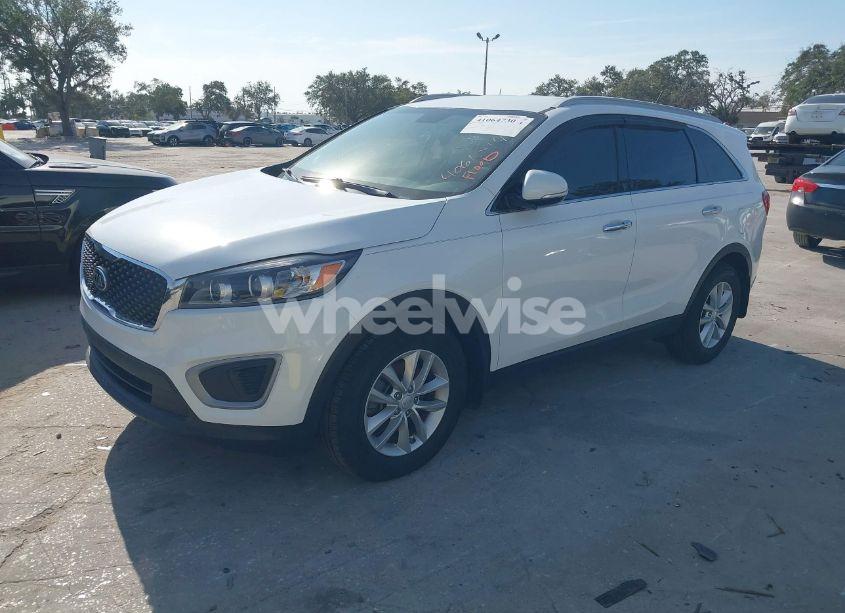 Photo 2 of 2017 Kia Sorento 2.4L LX (VIN 5XYPG4A30HG268871)