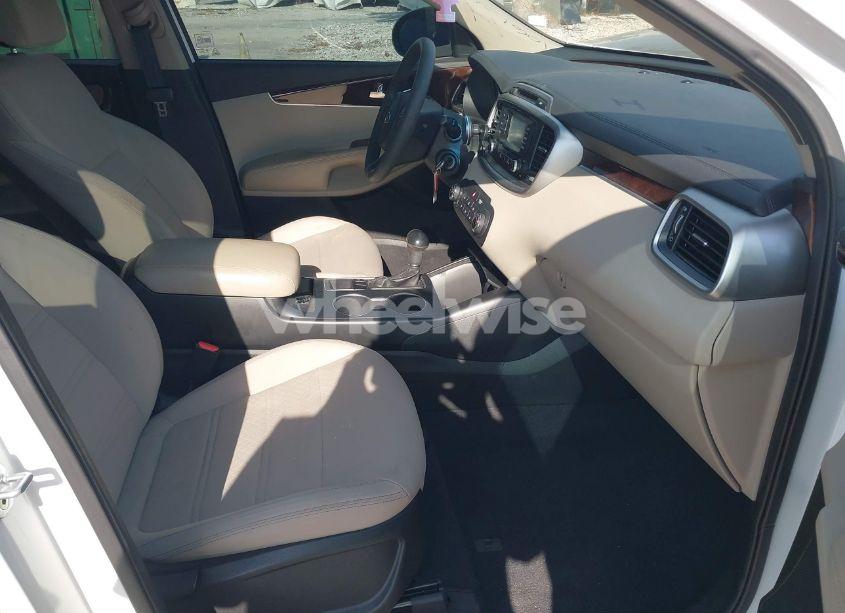 Photo 5 of 2017 Kia Sorento 2.4L LX (VIN 5XYPG4A30HG268871)