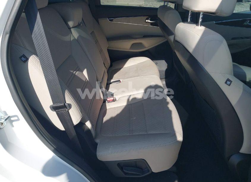 Photo 8 of 2017 Kia Sorento 2.4L LX (VIN 5XYPG4A30HG268871)