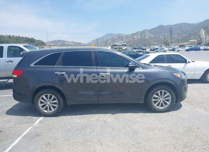 Photo 13 of 2017 Kia Sorento 2.4L LX (VIN 5XYPG4A30HG277019)