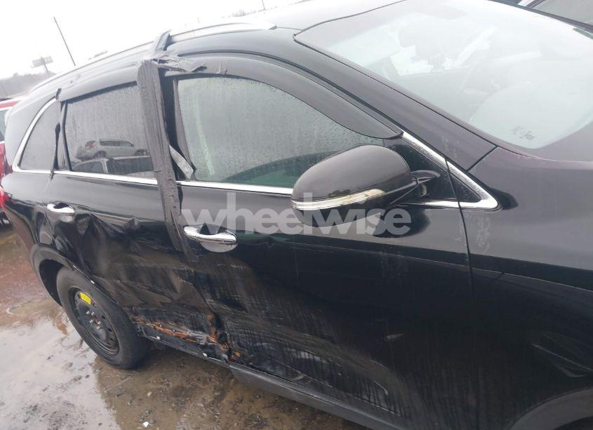 Photo 13 of 2017 Kia Sorento 2.4L LX (VIN 5XYPG4A30HG277361)