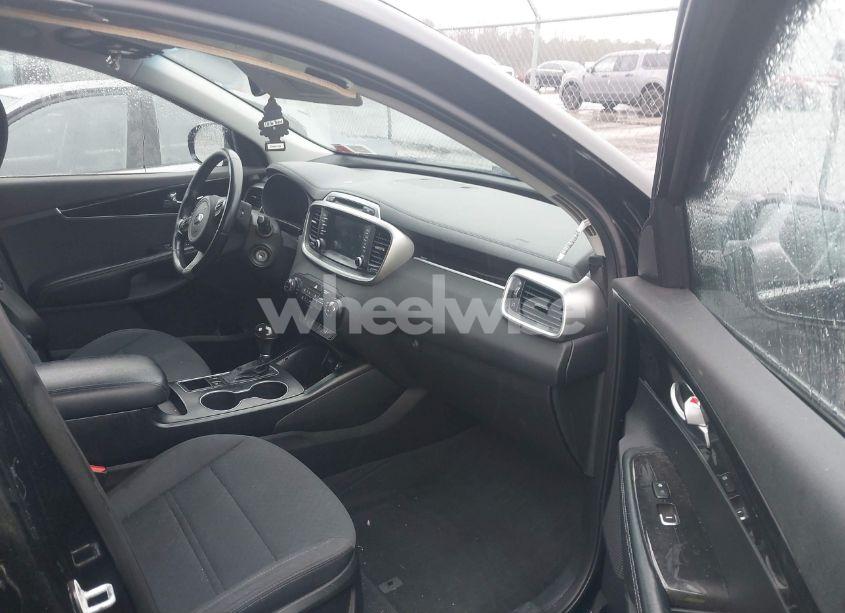 Photo 5 of 2017 Kia Sorento 2.4L LX (VIN 5XYPG4A30HG277361)