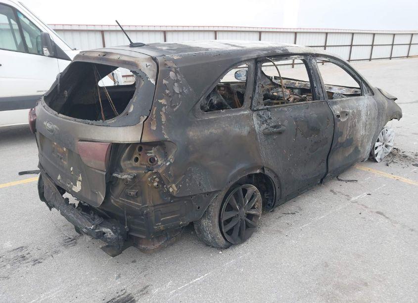 Photo 4 of 2017 Kia Sorento 2.4L L (VIN 5XYPG4A30HG285380)