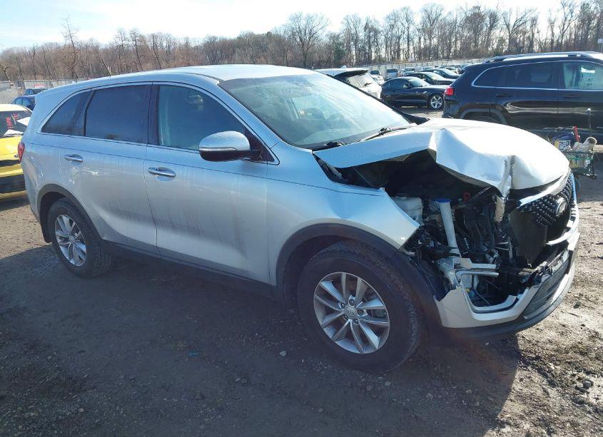 2017 Kia Sorento 2.4L L (VIN 5XYPG4A30HG300170) main photo