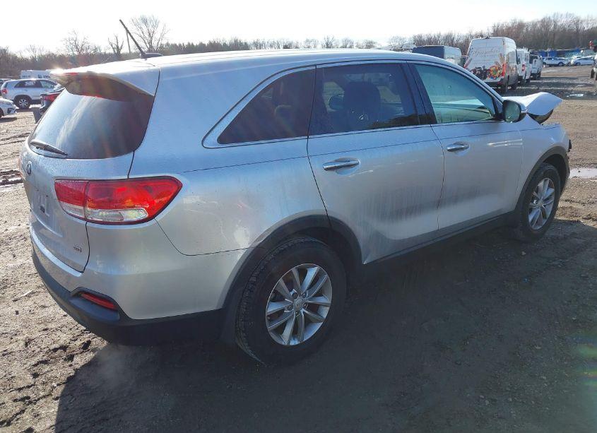 Photo 4 of 2017 Kia Sorento 2.4L L (VIN 5XYPG4A30HG300170)