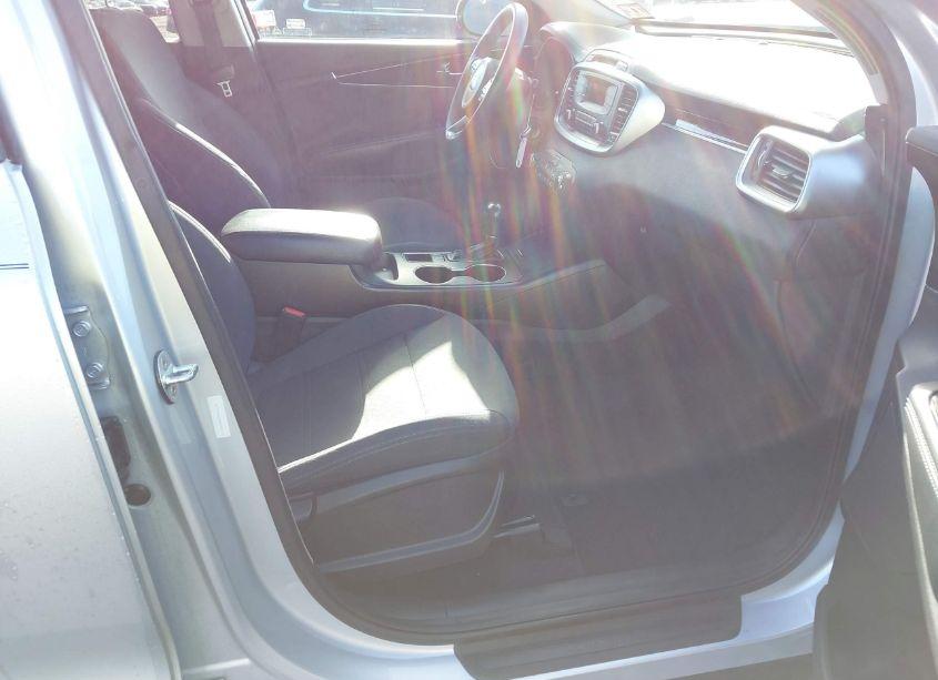 Photo 5 of 2017 Kia Sorento 2.4L L (VIN 5XYPG4A30HG300170)