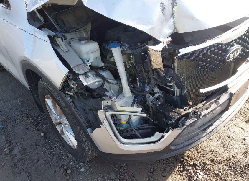 Photo 6 of 2017 Kia Sorento 2.4L L (VIN 5XYPG4A30HG300170)