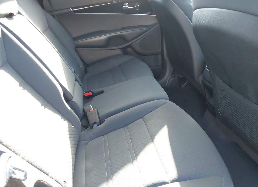 Photo 8 of 2017 Kia Sorento 2.4L L (VIN 5XYPG4A30HG300170)
