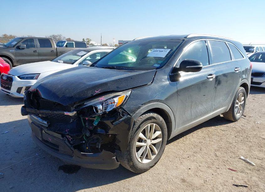 Photo 2 of 2018 Kia Sorento 2.4L LX (VIN 5XYPG4A30JG338634)
