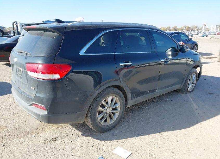 Photo 4 of 2018 Kia Sorento 2.4L LX (VIN 5XYPG4A30JG338634)