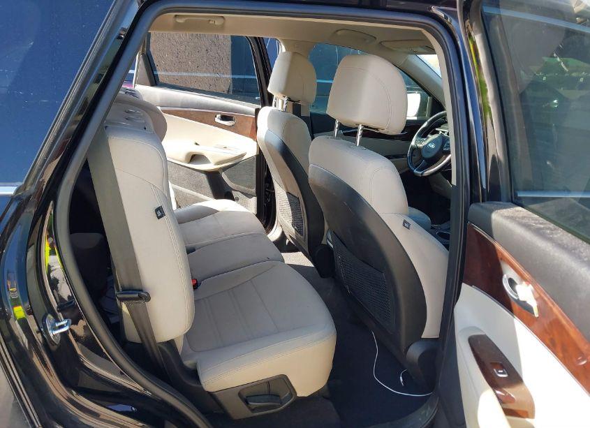 Photo 8 of 2018 Kia Sorento 2.4L LX (VIN 5XYPG4A30JG338634)