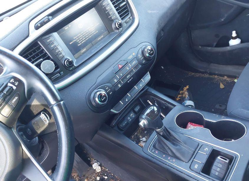 Photo 11 of 2018 Kia Sorento 2.4L LX (VIN 5XYPG4A30JG339525)