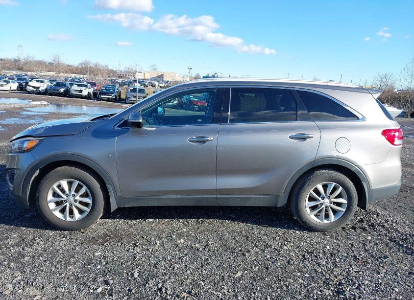 Photo 14 of 2018 Kia Sorento 2.4L LX (VIN 5XYPG4A30JG339525)
