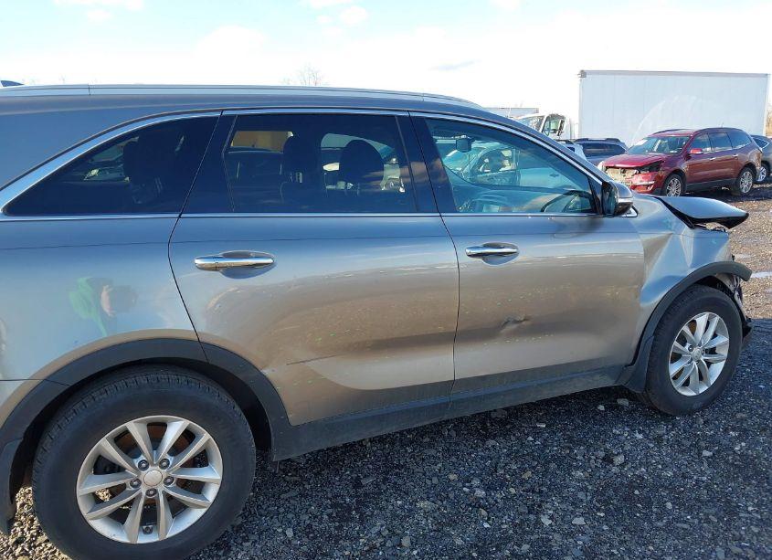 Photo 18 of 2018 Kia Sorento 2.4L LX (VIN 5XYPG4A30JG339525)