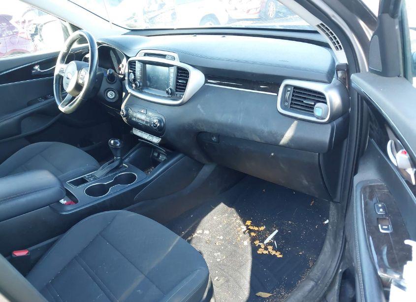 Photo 5 of 2018 Kia Sorento 2.4L LX (VIN 5XYPG4A30JG339525)