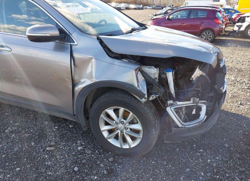 Photo 6 of 2018 Kia Sorento 2.4L LX (VIN 5XYPG4A30JG339525)