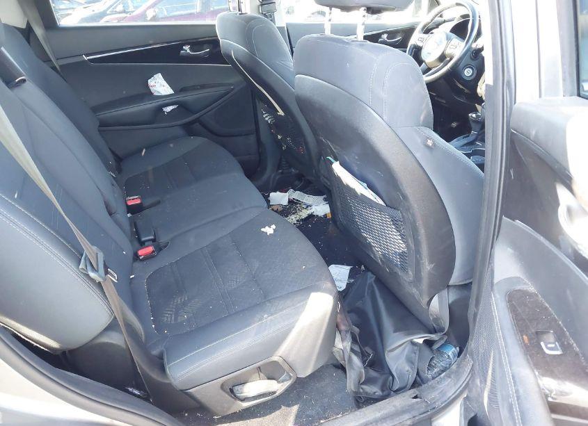 Photo 8 of 2018 Kia Sorento 2.4L LX (VIN 5XYPG4A30JG339525)