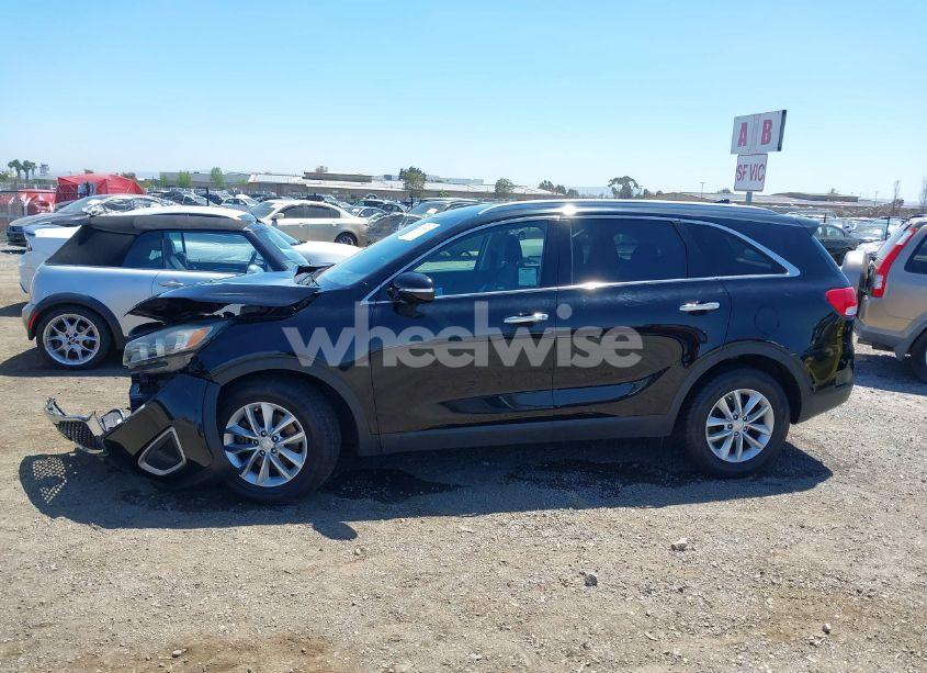 Photo 14 of 2018 Kia Sorento 2.4L LX (VIN 5XYPG4A30JG347530)