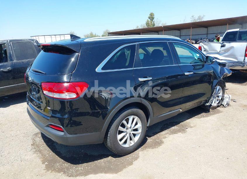 Photo 4 of 2018 Kia Sorento 2.4L LX (VIN 5XYPG4A30JG347530)