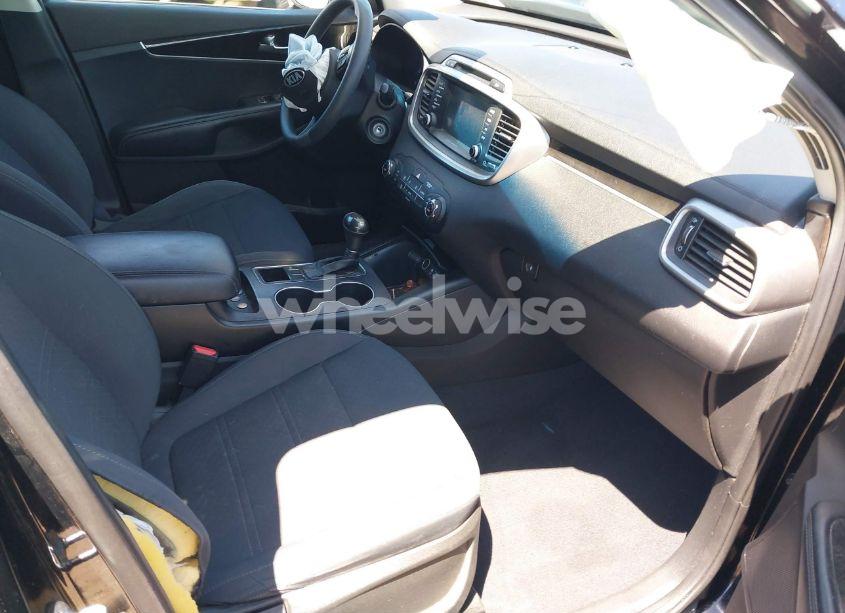 Photo 5 of 2018 Kia Sorento 2.4L LX (VIN 5XYPG4A30JG347530)