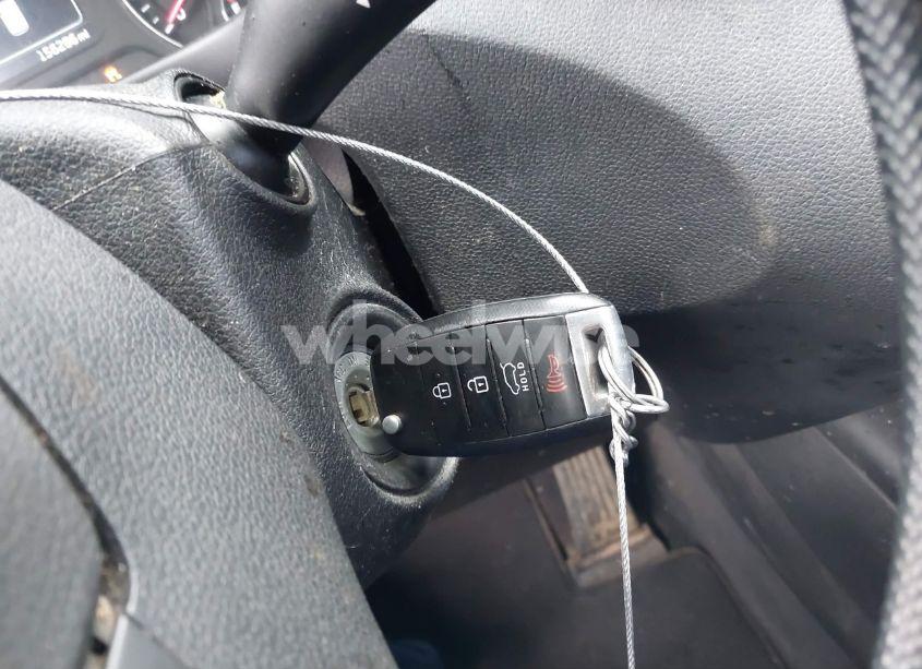 Photo 11 of 2018 Kia Sorento 2.4L L (VIN 5XYPG4A30JG350105)