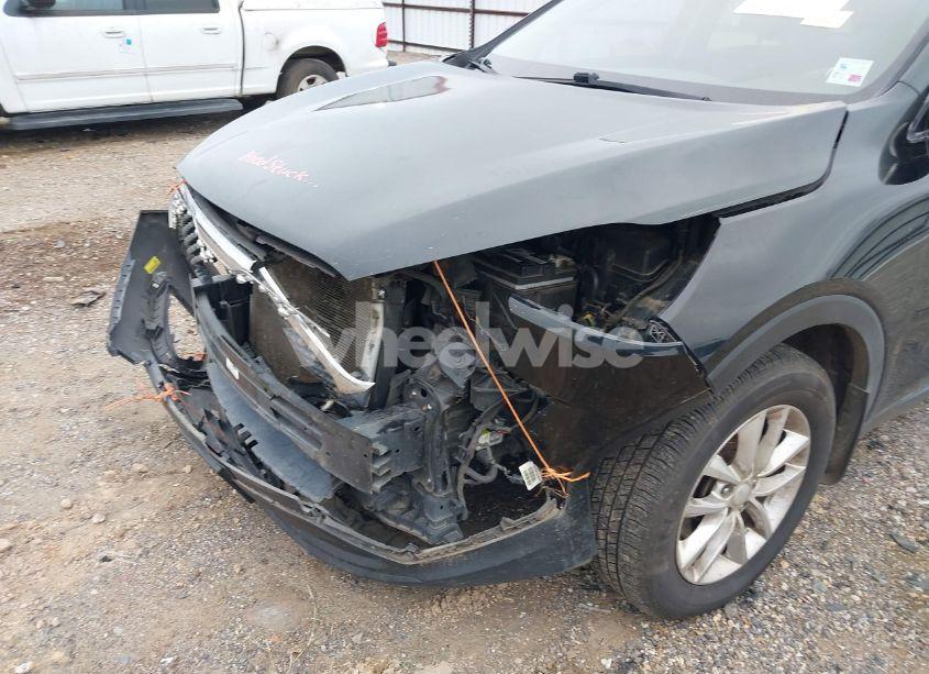 Photo 12 of 2018 Kia Sorento 2.4L L (VIN 5XYPG4A30JG350105)