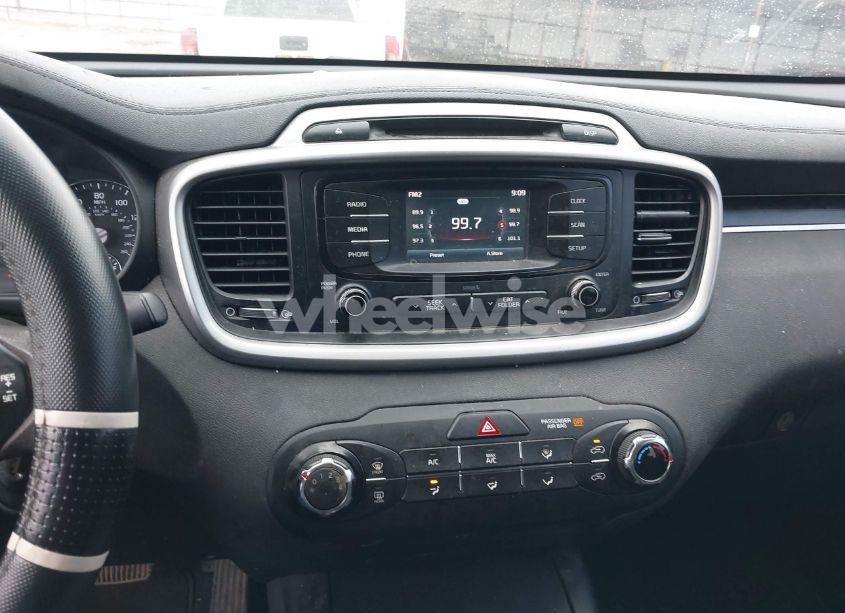 Photo 21 of 2018 Kia Sorento 2.4L L (VIN 5XYPG4A30JG350105)