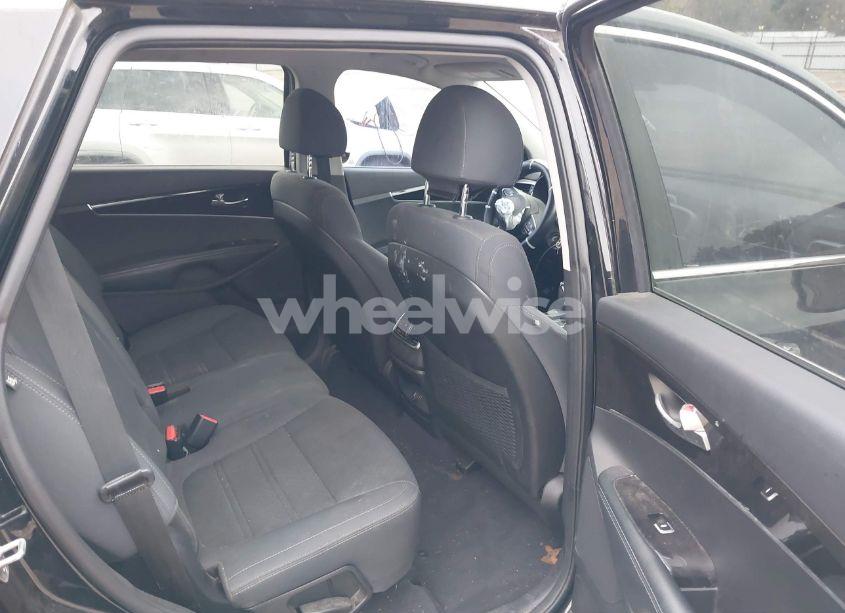 Photo 8 of 2018 Kia Sorento 2.4L L (VIN 5XYPG4A30JG350105)