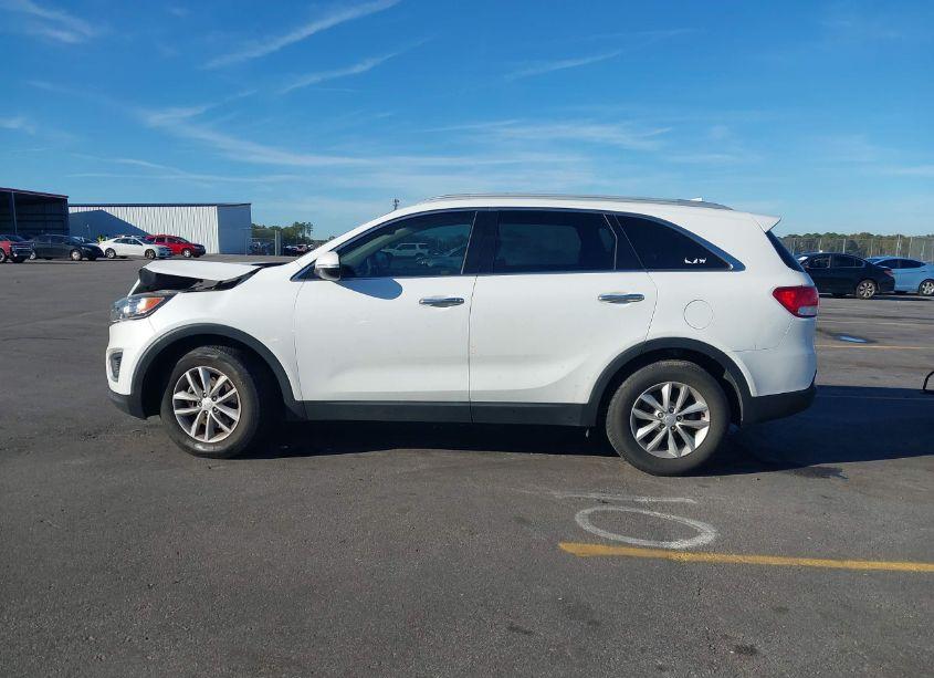 Photo 14 of 2018 Kia Sorento 2.4L LX (VIN 5XYPG4A30JG395061)