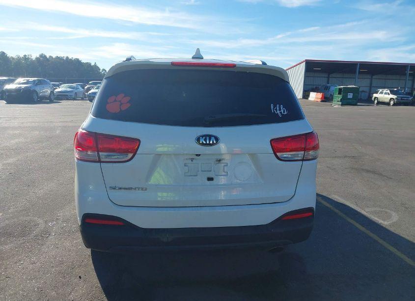 Photo 16 of 2018 Kia Sorento 2.4L LX (VIN 5XYPG4A30JG395061)