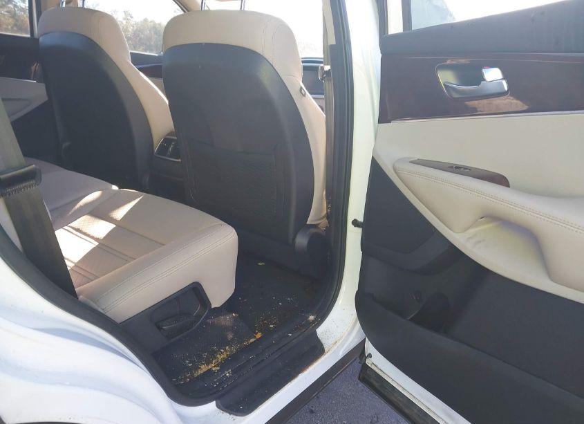 Photo 8 of 2018 Kia Sorento 2.4L LX (VIN 5XYPG4A30JG395061)