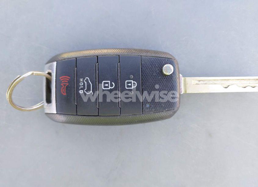 Photo 11 of 2018 Kia Sorento 2.4L LX (VIN 5XYPG4A30JG423344)