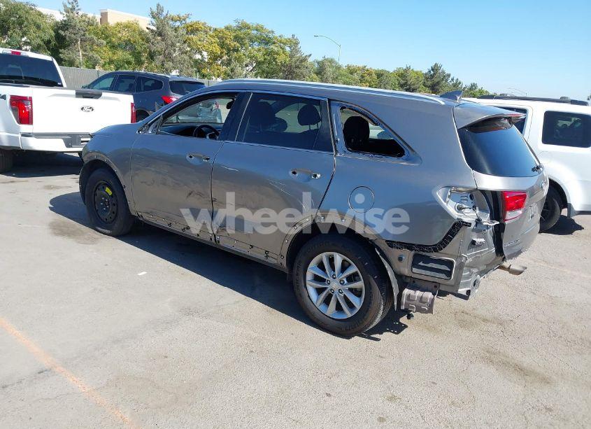 Photo 3 of 2018 Kia Sorento 2.4L LX (VIN 5XYPG4A30JG423344)