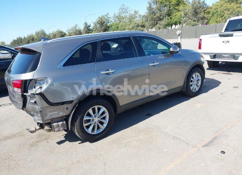 Photo 4 of 2018 Kia Sorento 2.4L LX (VIN 5XYPG4A30JG423344)