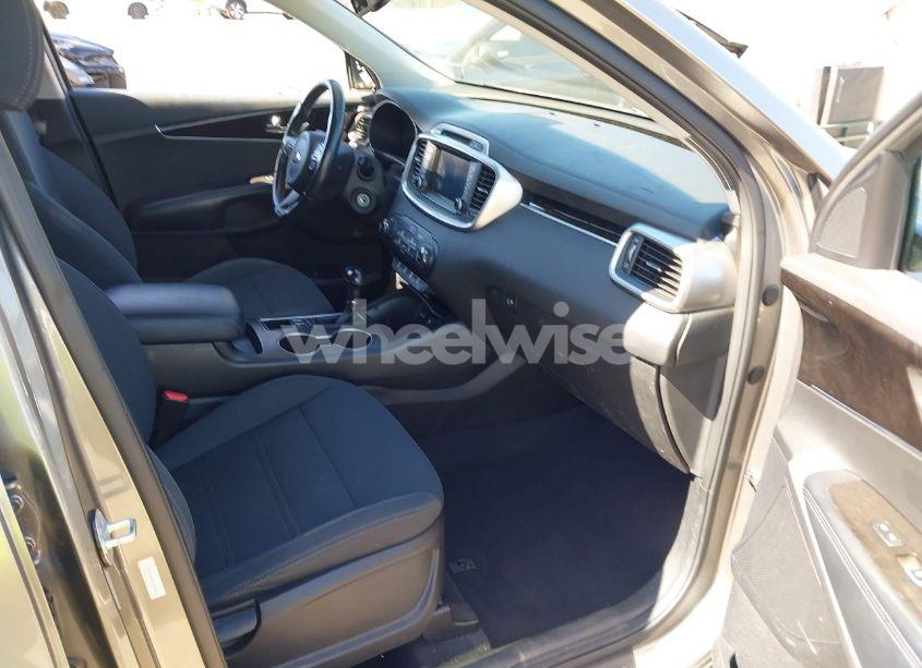 Photo 5 of 2018 Kia Sorento 2.4L LX (VIN 5XYPG4A30JG423344)