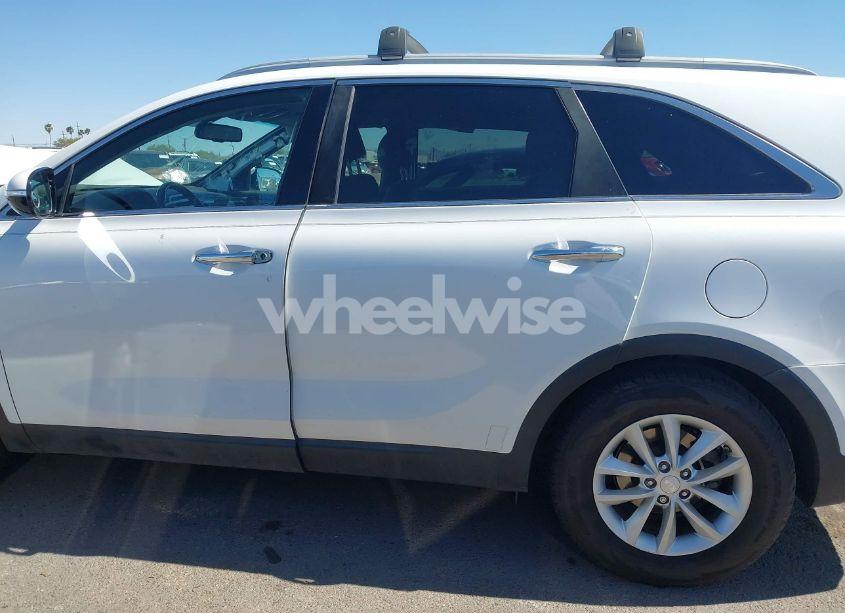 Photo 14 of 2018 Kia Sorento 2.4L LX (VIN 5XYPG4A30JG424882)