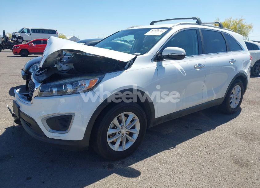 Photo 2 of 2018 Kia Sorento 2.4L LX (VIN 5XYPG4A30JG424882)
