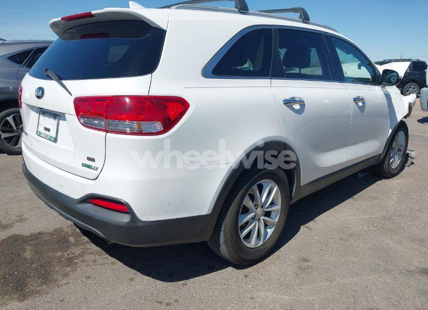 Photo 4 of 2018 Kia Sorento 2.4L LX (VIN 5XYPG4A30JG424882)